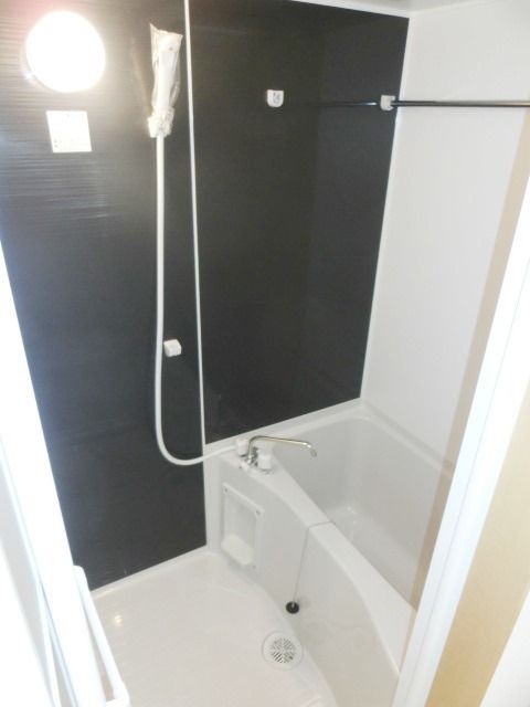 バス・シャワールーム　キレイなバスルーム。浴室乾燥付です。