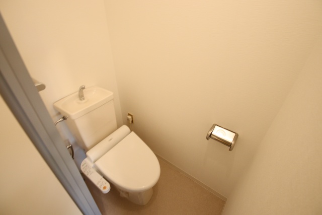 トイレ　※別室の参考写真の為、現況優先です。