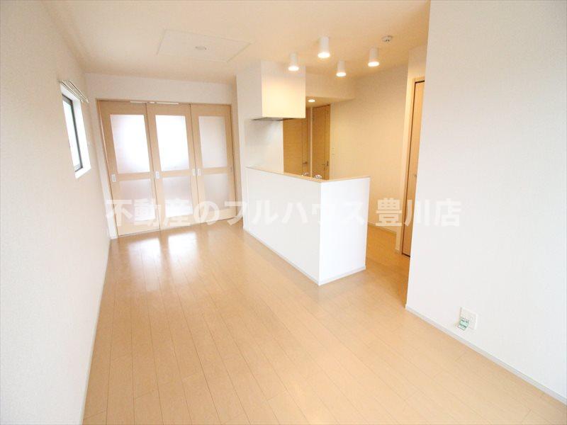 居室・リビング　写真は反転タイプ別室