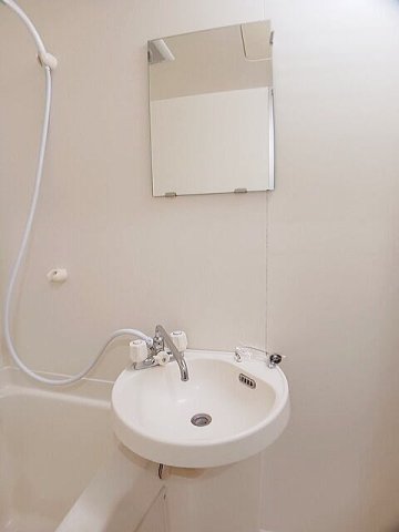 洗面設備　ゆったりとスペースのある洗面所