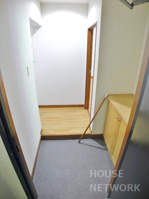 玄関　お部屋探しはハウスネットワークにお任せください。