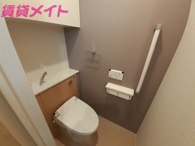 トイレ　同型参考写真