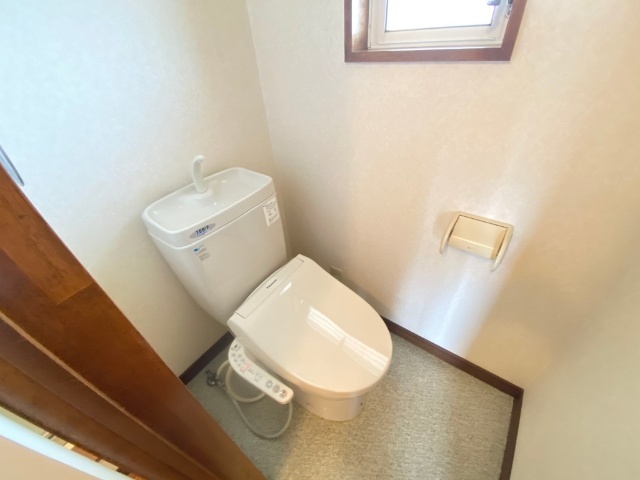 トイレ　同物件別室のイメージ画像となります　反転した間取りとなります