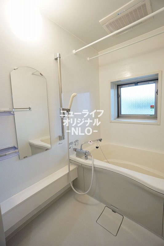 バス・シャワールーム　浴室内のカビ対策や、雨天時のお洗濯に役立つ乾燥機能付き☆