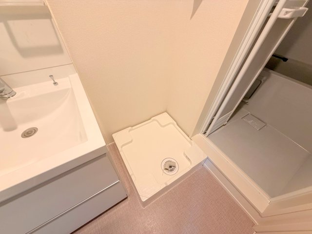 その他設備　嬉しい室内洗濯機置場。これで洗濯機も長持ちしますね。