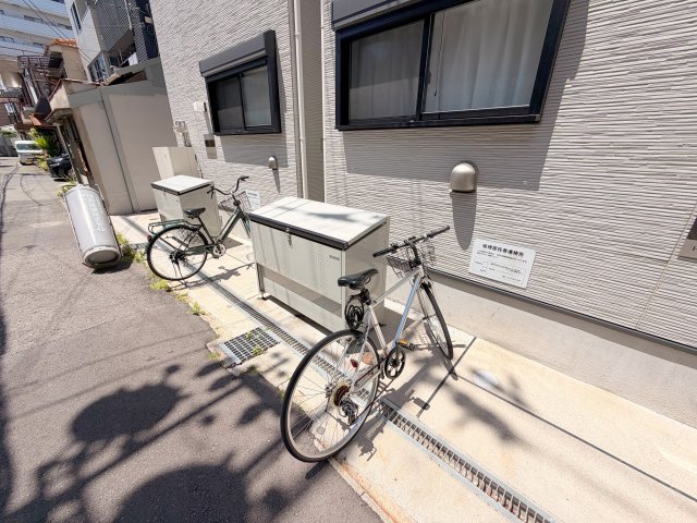 駐車場　敷地内には入居者専用の駐輪スペースもあります。
