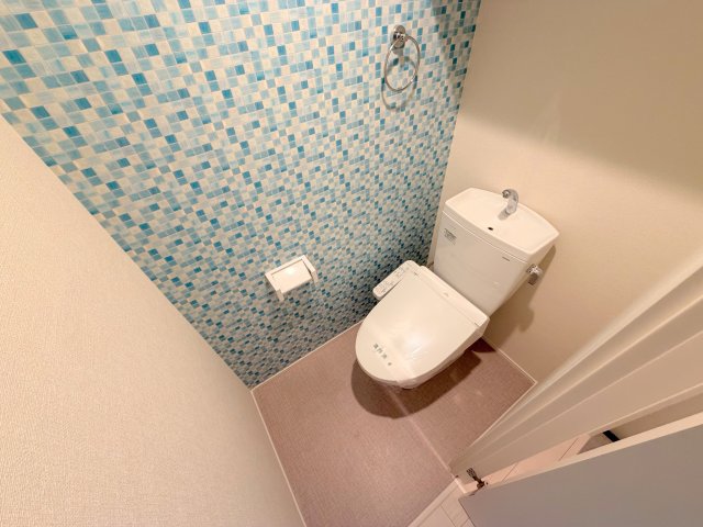 トイレ　綺麗なトイレにはウォシュレット標準装備です。