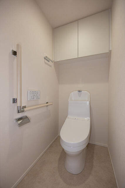 トイレ　※写真は同タイプ住戸です。