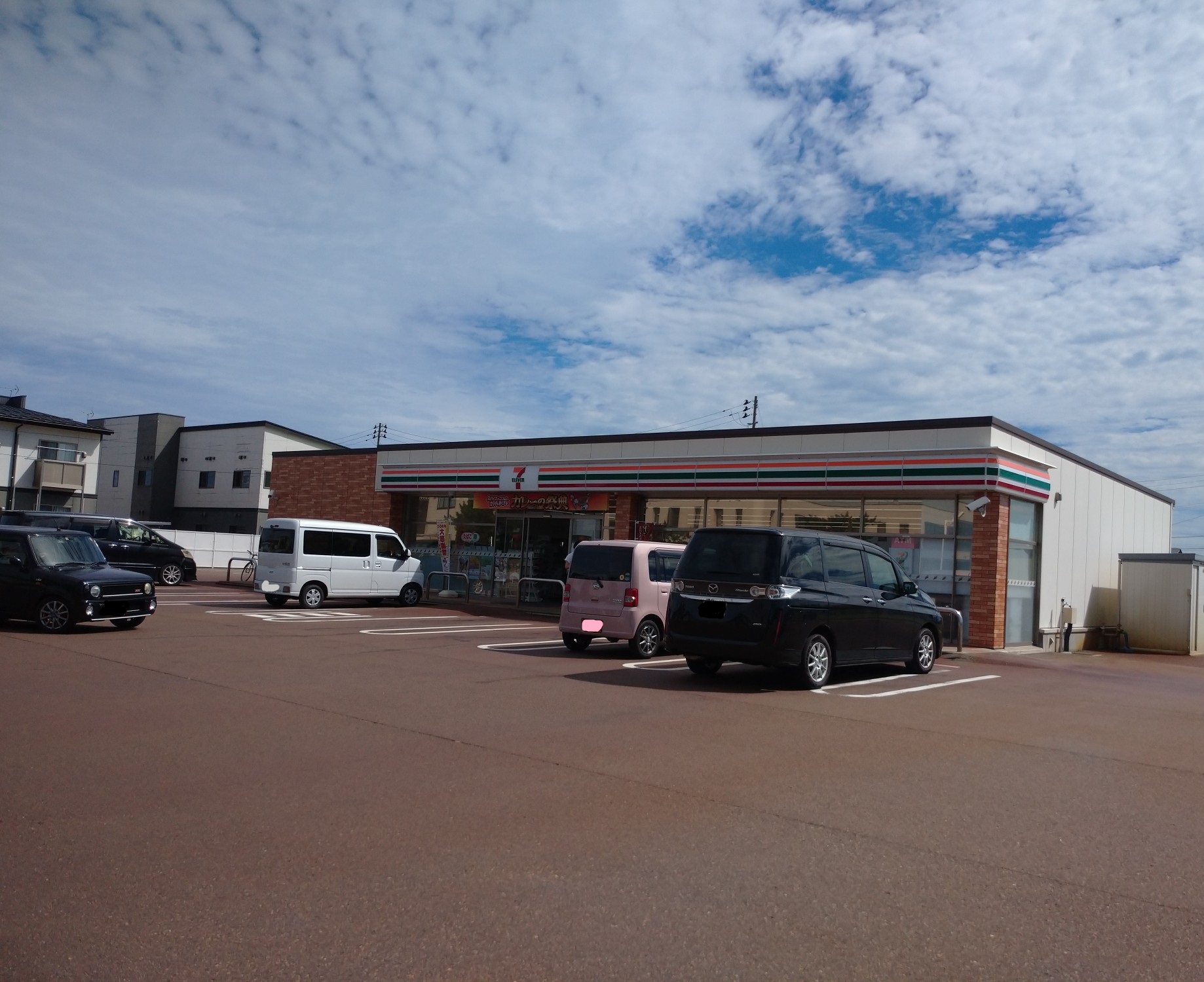 コンビニ　セブンイレブン上越下門前南店（コンビニ）まで424m