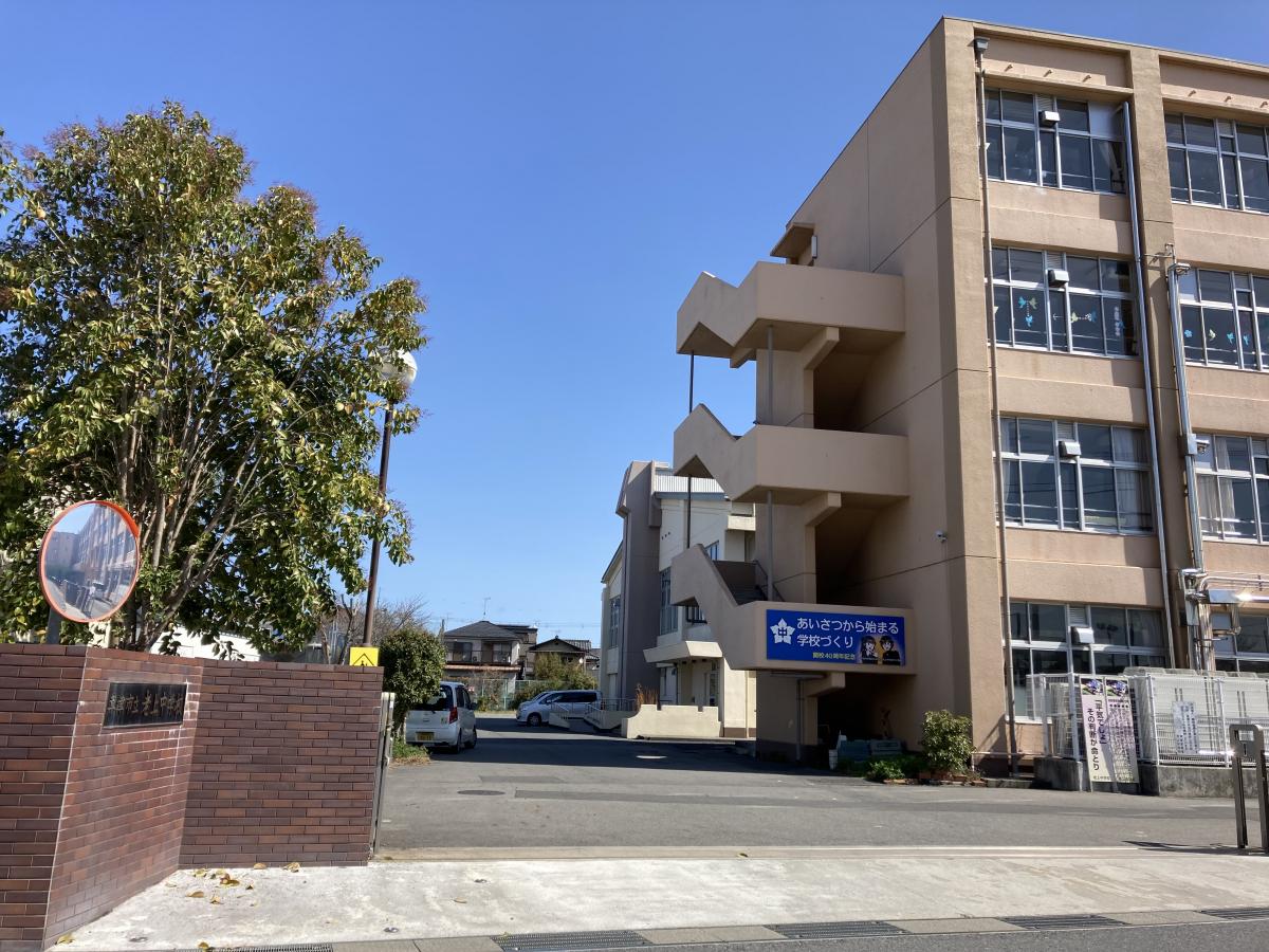 中学校　草津市立老上中学校（中学校）まで316m