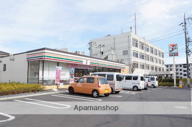 コンビニ　セブンイレブン（コンビニ）まで595m