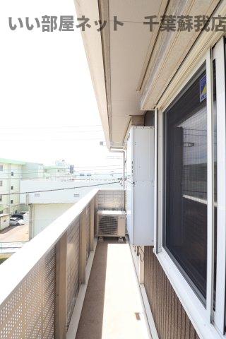 バルコニー　バルコニーからの眺めを楽しみながら食事をしませんか
