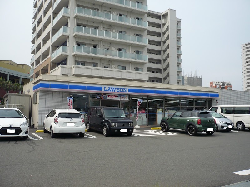 コンビニ　ローソン福岡香椎浜三丁目店（コンビニ）まで583m