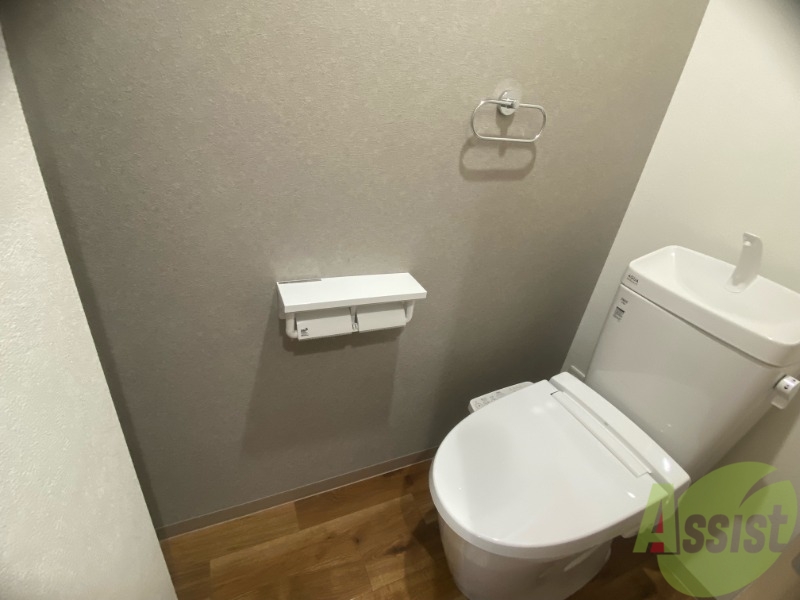 トイレ　温水洗浄便座付きのトイレは、使用しやすくうれしいですね。