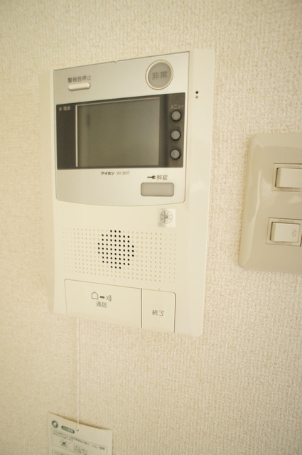セキュリティ　来客時に便利なＴＶモニタ付インターホンです☆