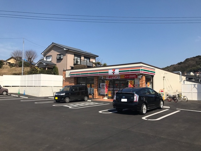 コンビニ　セブンイレブン北津留団地前店（コンビニ）まで550m