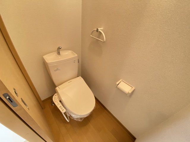 トイレ　※同物件別号室の写真になります