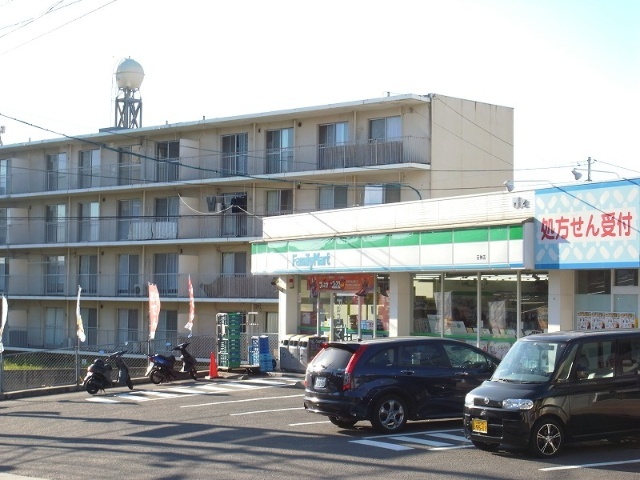 コンビニ　ファミリーマート長崎石神店（コンビニ）まで861m