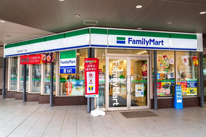 コンビニ　ファミリーマート札幌大通西7丁目店（コンビニ）まで114m