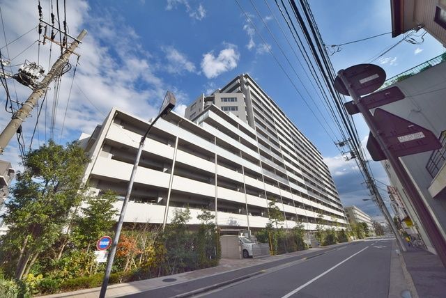 建物外観　駅徒歩4分にあるRC造のマンションです