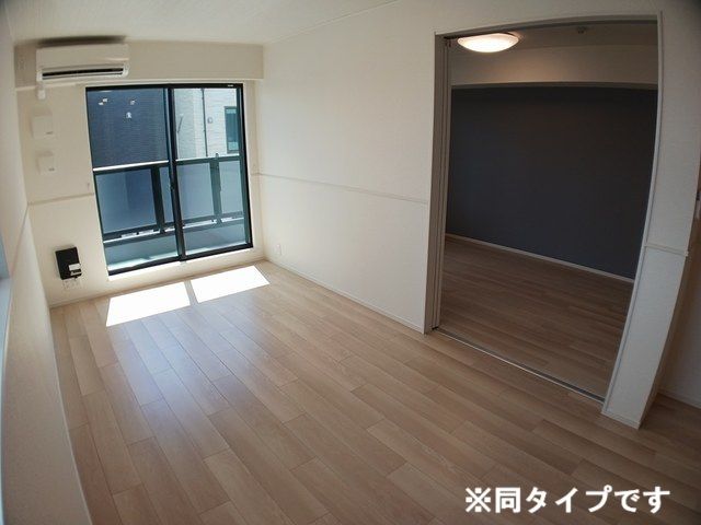ルミナス アヴェニューの居間写真