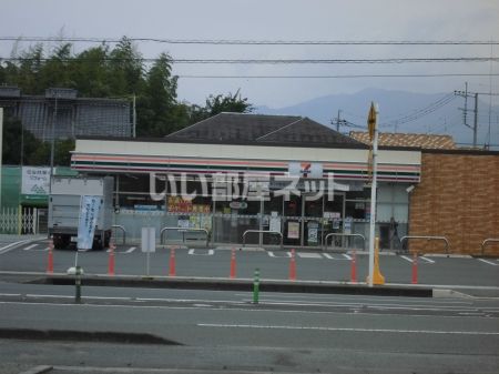 コンビニ　セブンイレブン甲府大津町店（コンビニ）まで2953m