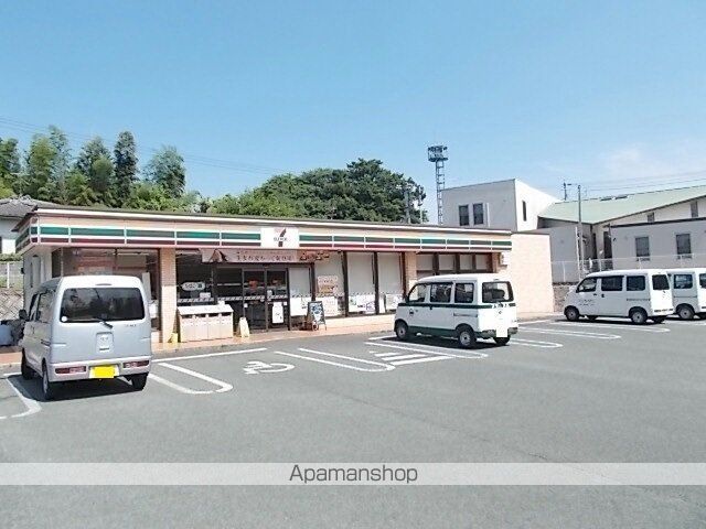 コンビニ　セブンイレブン下硯川店（コンビニ）まで850m