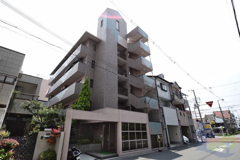 建物外観　タイル張りの外観