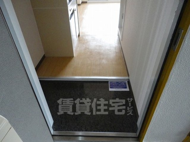 阪急伊丹線 塚口駅 徒歩17分 11階建 築36年の玄関写真