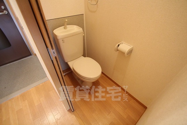 京阪本線 枚方公園駅 徒歩7分 2階建 築21年のトイレ写真