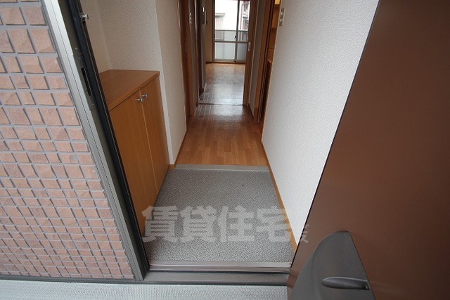京阪本線 枚方公園駅 徒歩7分 2階建 築21年の玄関写真