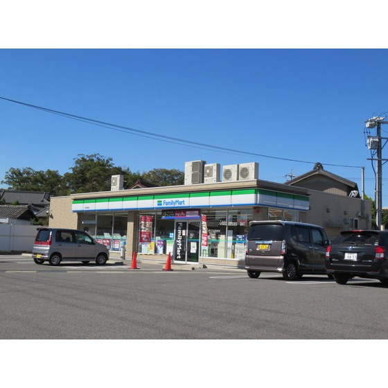コンビニ　ファミリーマート大府長草店（コンビニ）まで239m