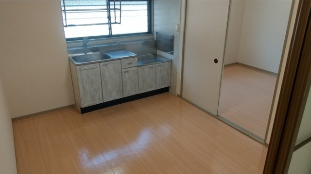 シャルム南山本の居間写真
