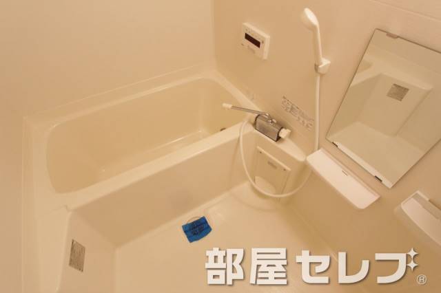 バス・シャワールーム　おいだき機能付き。