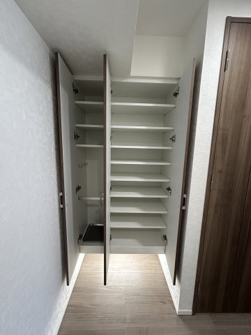 リーガル神戸三宮IIの玄関写真
