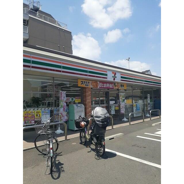 コンビニ　セブンイレブン（コンビニ）まで198m