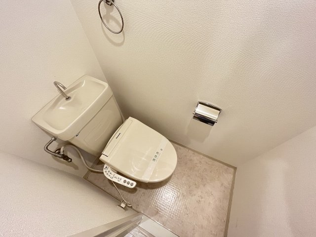 ＪＲおおさか東線 ＪＲ淡路駅 徒歩5分 8階建 築38年のトイレ写真