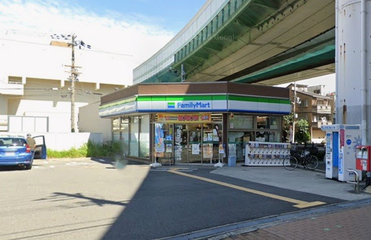 コンビニ　ファミリーマート（コンビニ）まで260m