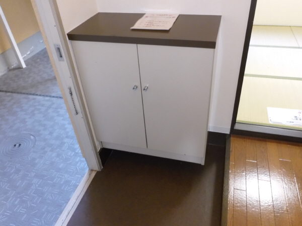 収納　玄関にシューズボックスあります