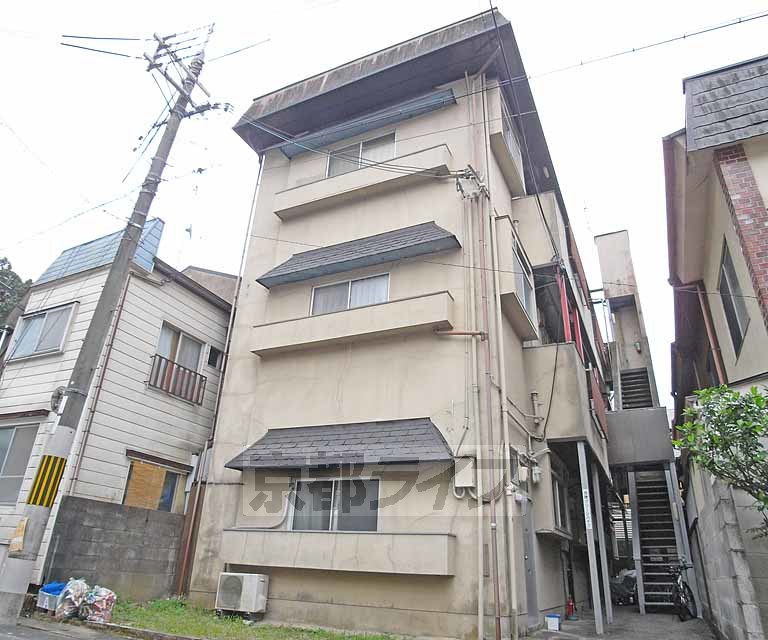 京都市北区上賀茂池端町のマンションの建物外観