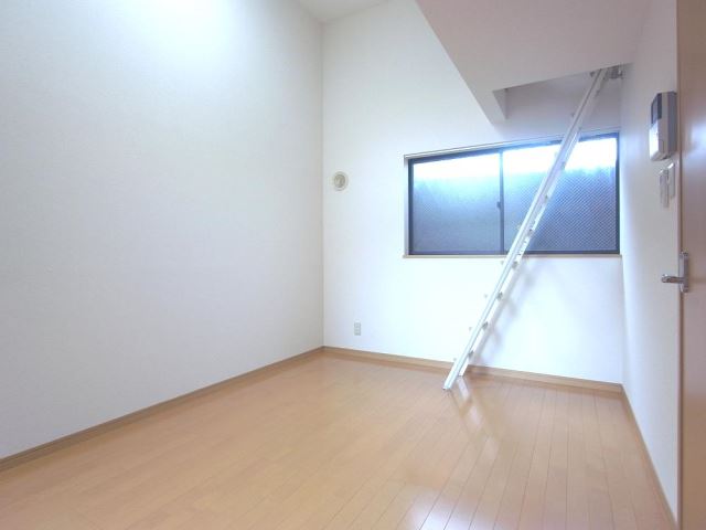 居室・リビング　ロフト付きのお部屋です