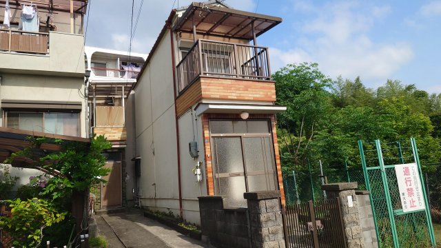 東大阪市六万寺町1丁目戸建ての建物外観