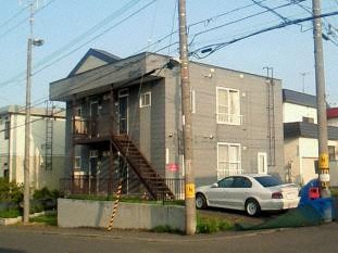 札幌市豊平区福住三条のアパートの建物外観