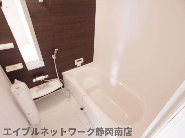 バス・シャワールーム　お風呂で日々の疲れを落としましょう