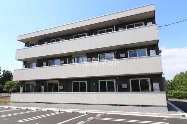 【郡山市富田町のアパートの建物外観】