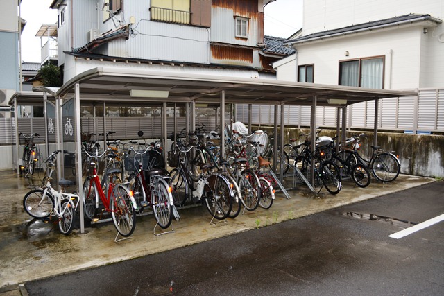 【レガーロ旭町の駐車場】