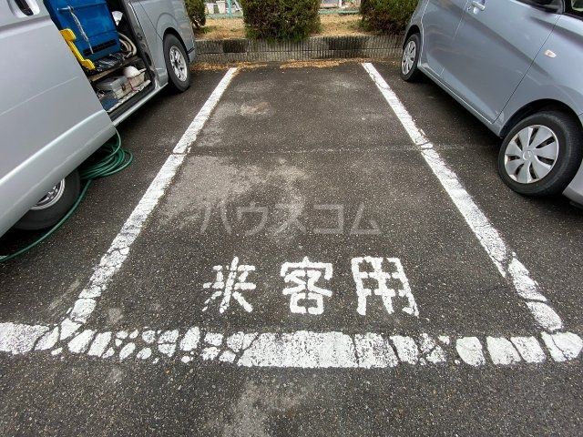 【知立市南新地のマンションの駐車場】