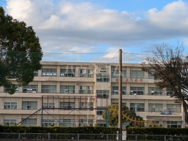 【知立市南新地のマンションの小学校】