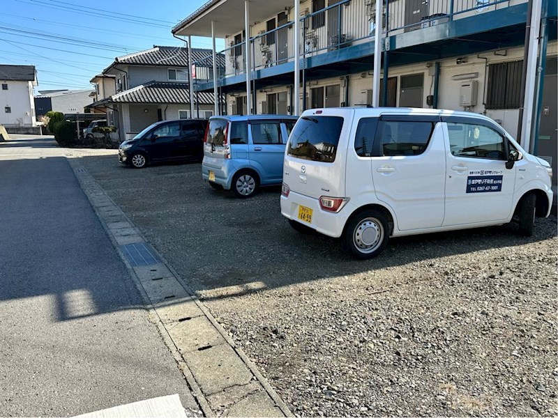 【スカイラークヒルの駐車場】