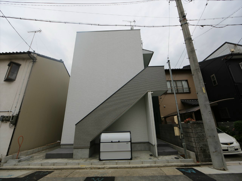 【名古屋市中村区白子町のアパートの建物外観】